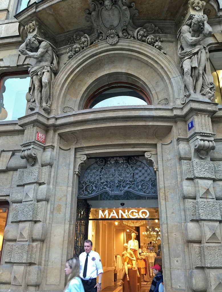 Entrance to Mango Store